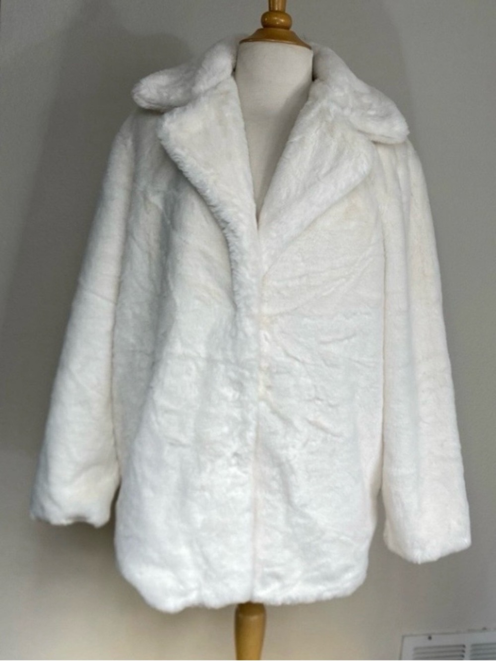 NWT New INC Womens Off White Soft Faux Fur Boxy Coat Classic Glam Girly Size M